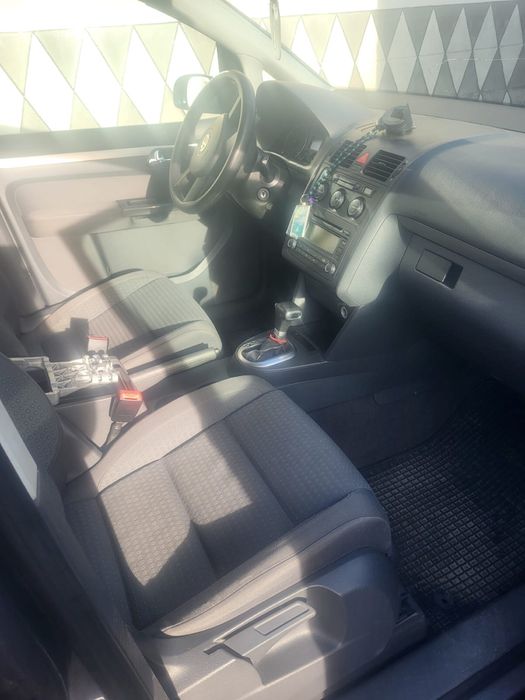 Vand volkswagen touran1.6 cutie viteza automata