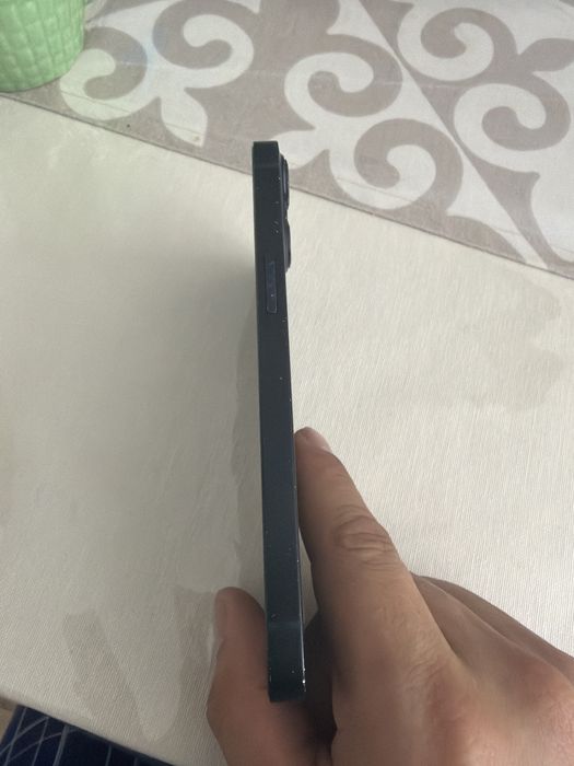 Продам айфон 13