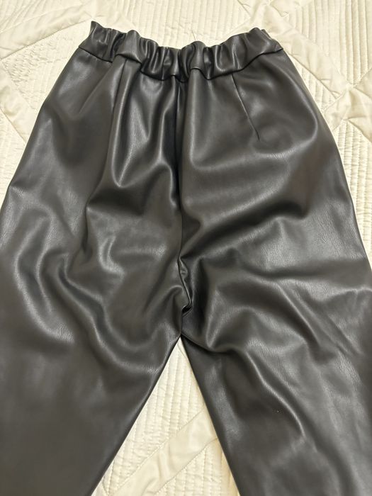 Продам «кожанные» брюки,46р!