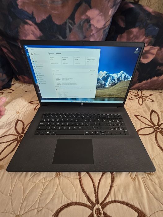 Laptop hp 17" intel core 7 150u