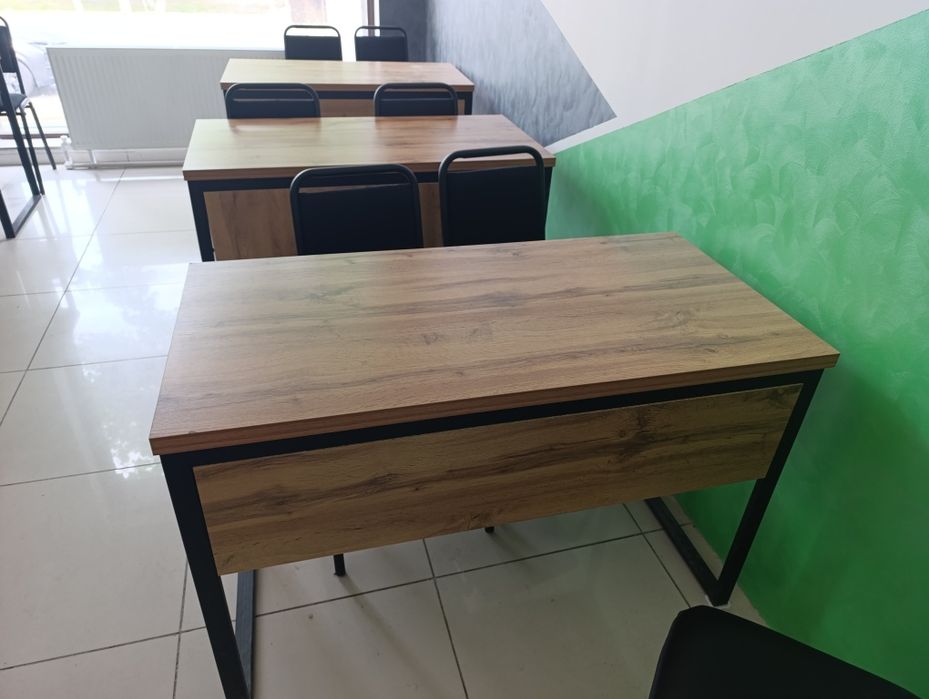 Парты со стульями