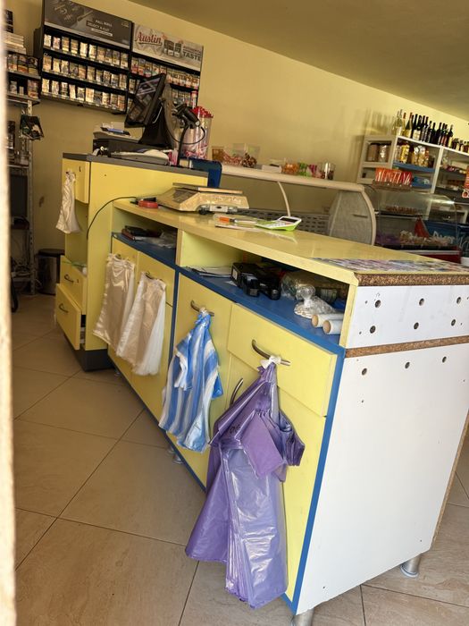 Vitrine frigorifice, rafturi lemn + metalice ,pult+ dulap