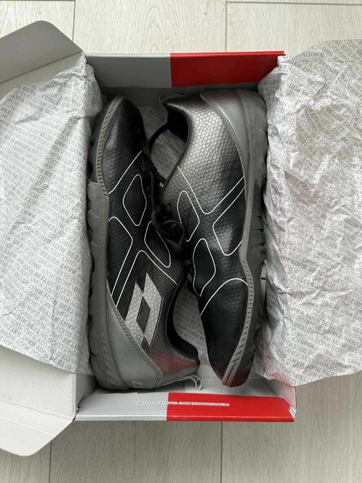 Incaltaminte fotbal Lotto Maestro 700
