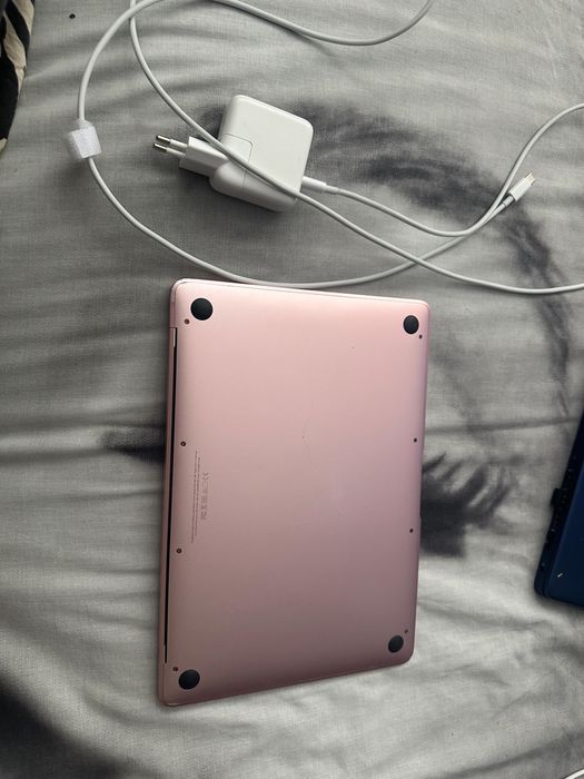 MacBook  Air  rose gold retina