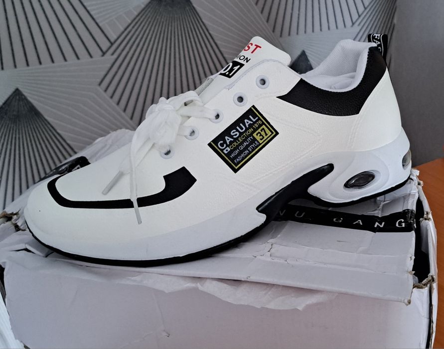 Продам новые кроссовки