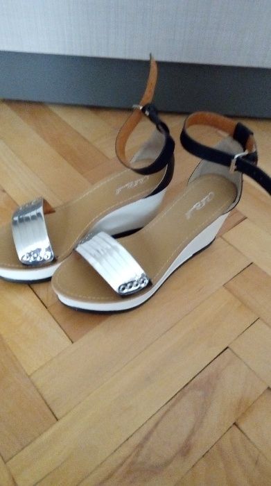 Сандали кожа на платформа