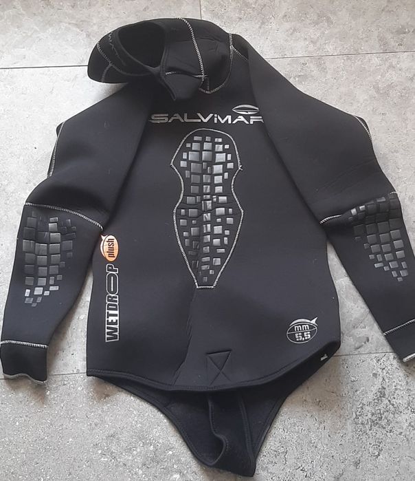 Продам гидро костюм.
