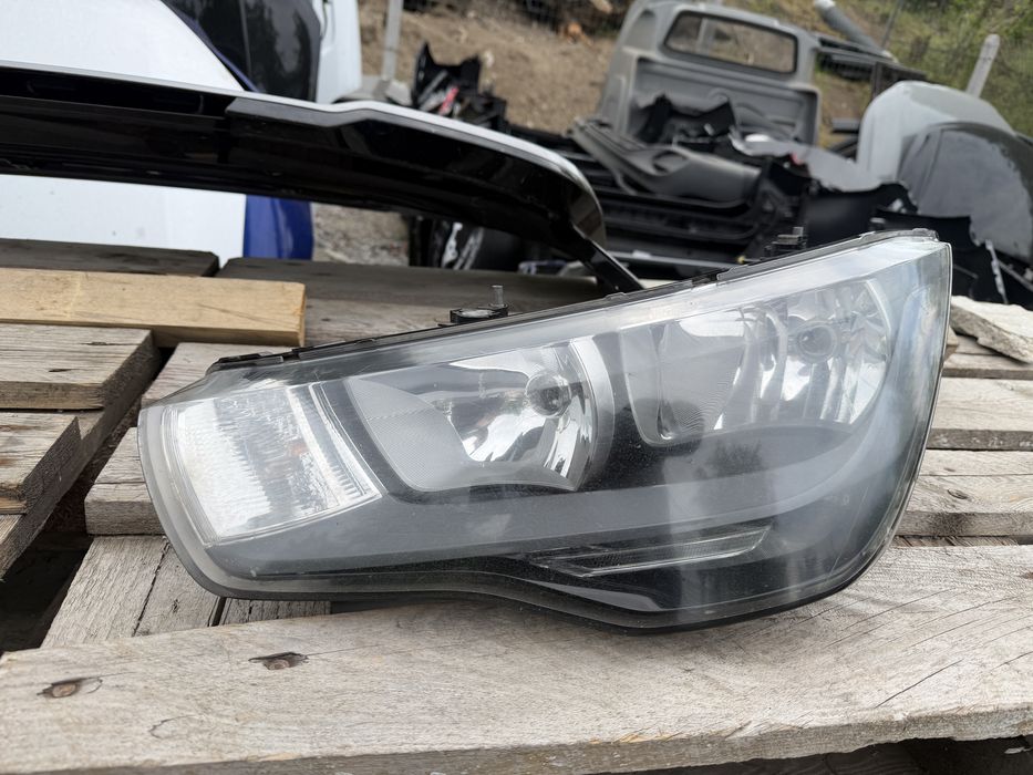 Фар Audi A1 2010 год.-