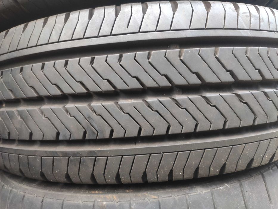 2бр Като нови летни гуми за бус 215 65 16 С - Barum - DOT 2025