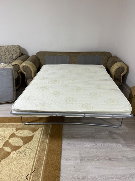 Диван с матрасом,кресло