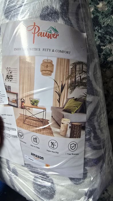 Covor rotund diametru 160 cm, nou, sigilat