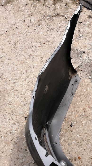 Задна броня Toyota Avensis 2012-2015 година. С отвори за парктроник