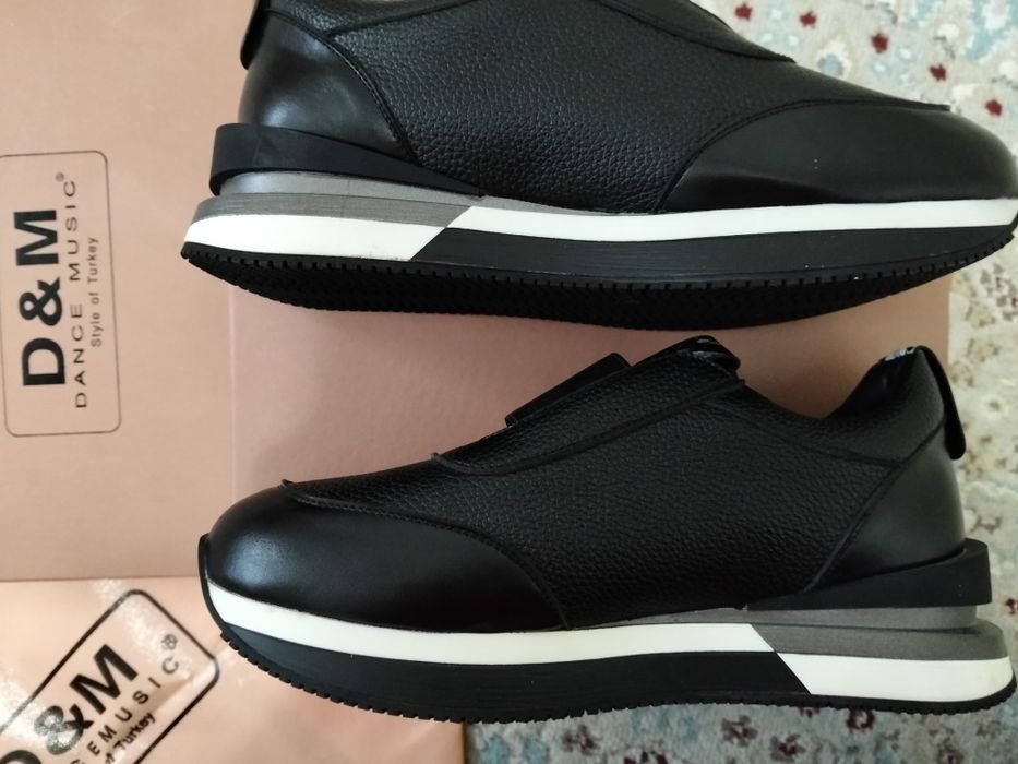 Продам новые кроссовки