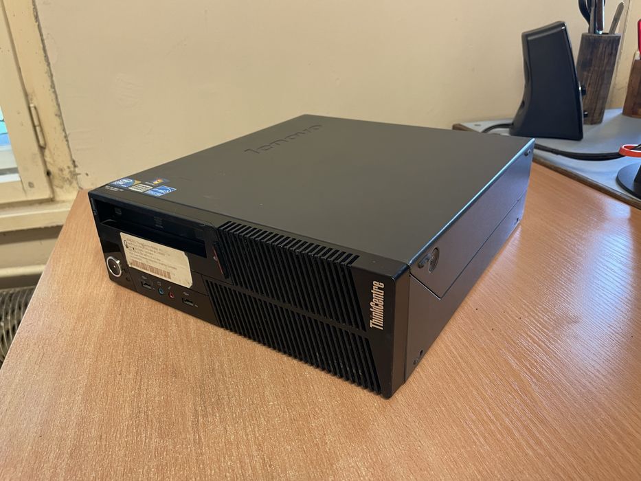 Lenovo m 90 core i 5 8 GB ram