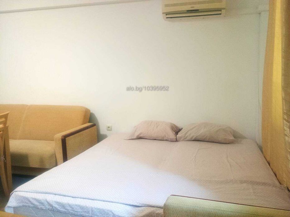 Отлично студио без такса поддръжка с хубав басейн, 200 метра от морето