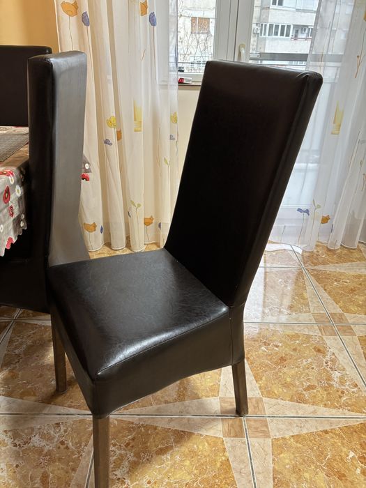 Vand 4 scaune din piele ecologica