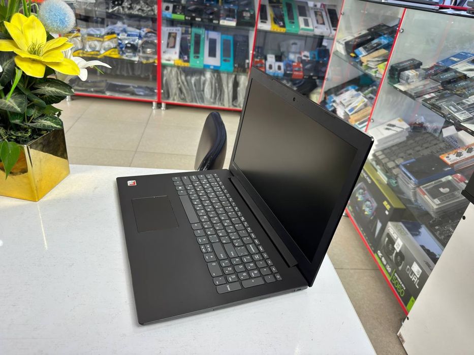 Lenovo office noutbuk Amd A9-9420 Radeon R5 8/512 Nvme SSD holati zor