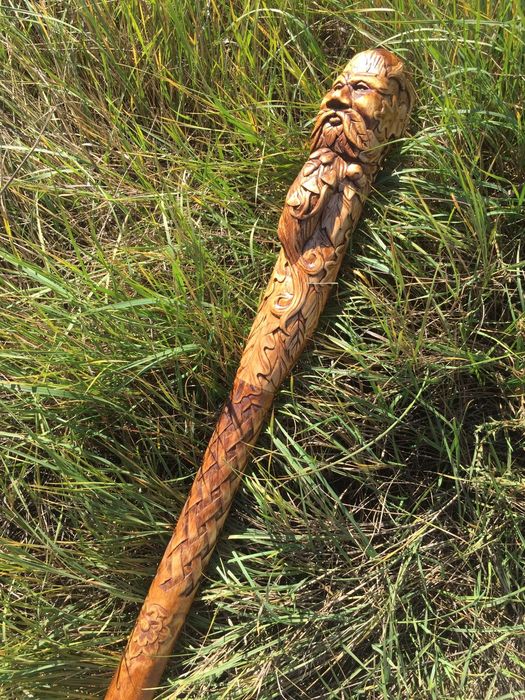 Продам посох резной