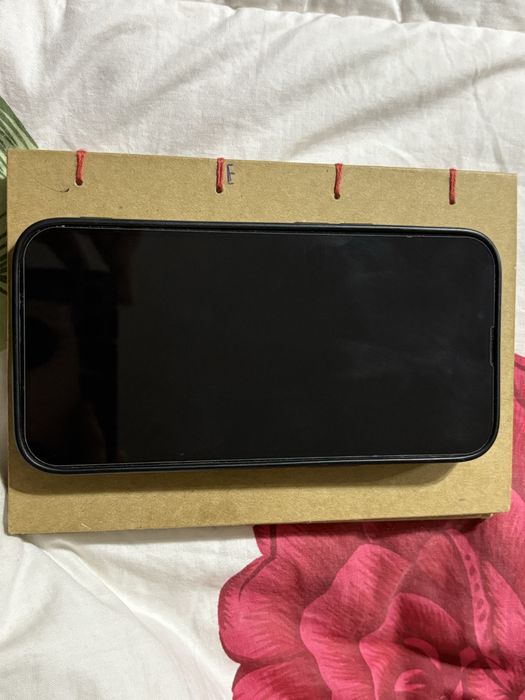 iphone 13 зелен с кутия