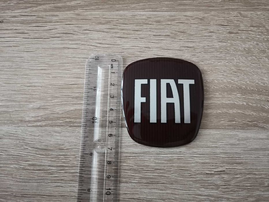 червена емблема Fiat малък размер