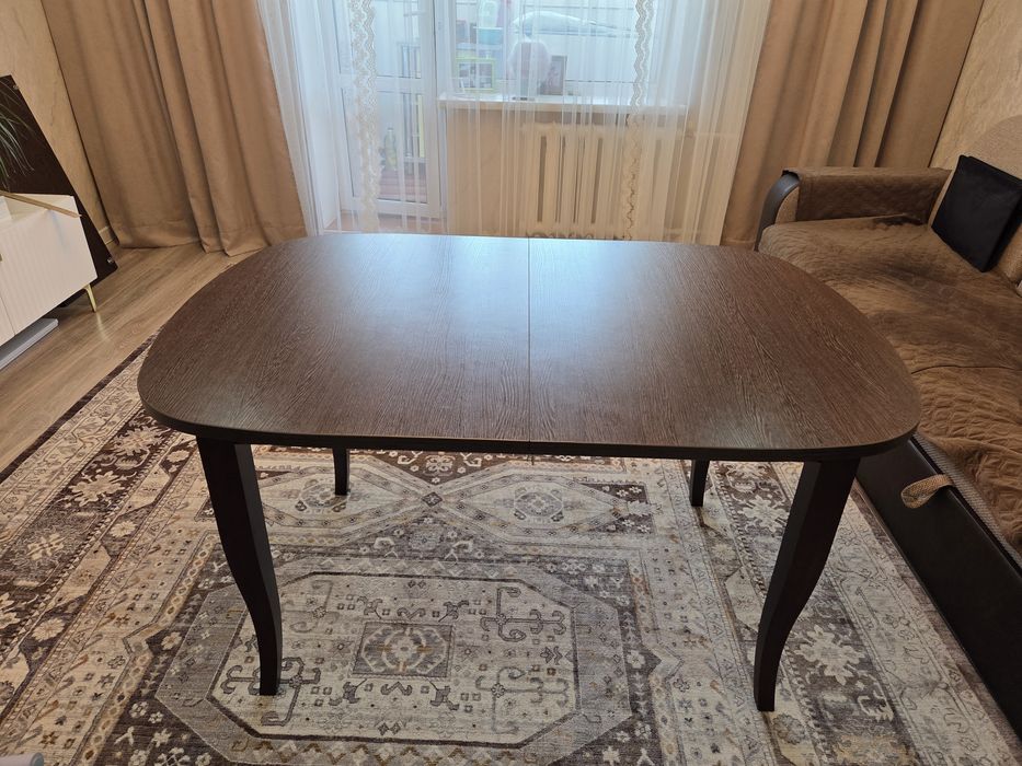 Продам стол обеденный