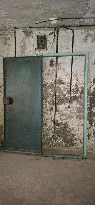 Продам метал. дверь.