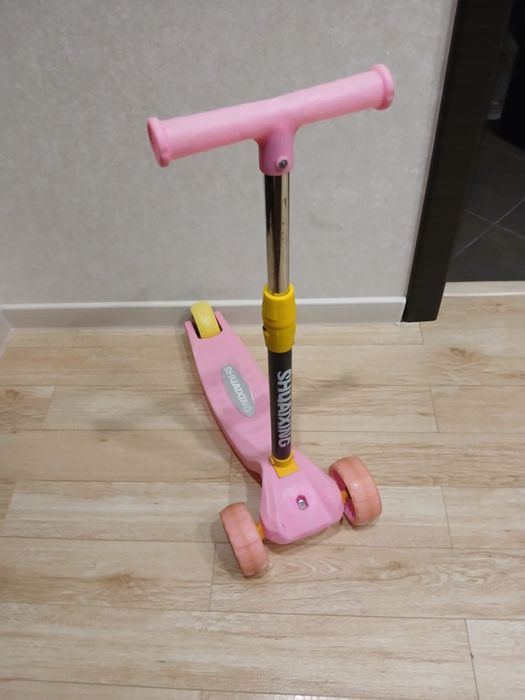 Продам самокат доя девочки