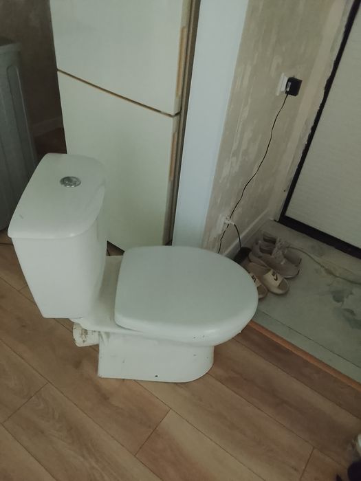 Унитаз с бочком продам