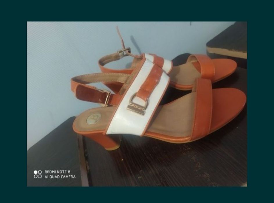 Летняя обувь разная