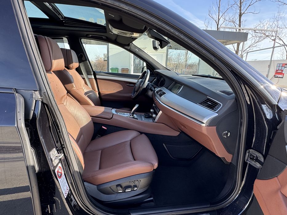 Bmw 530 2013 M Paket/X drive/pano/keyless/camere/distronic/dvd uri/rat