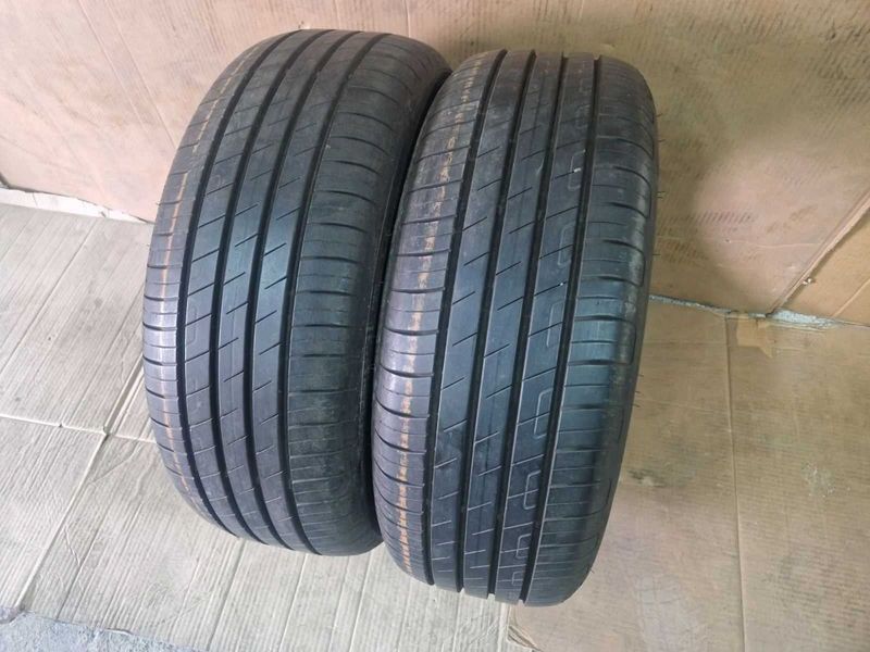 2 Goodyear R17 215/55
летни гуми DOT3520
