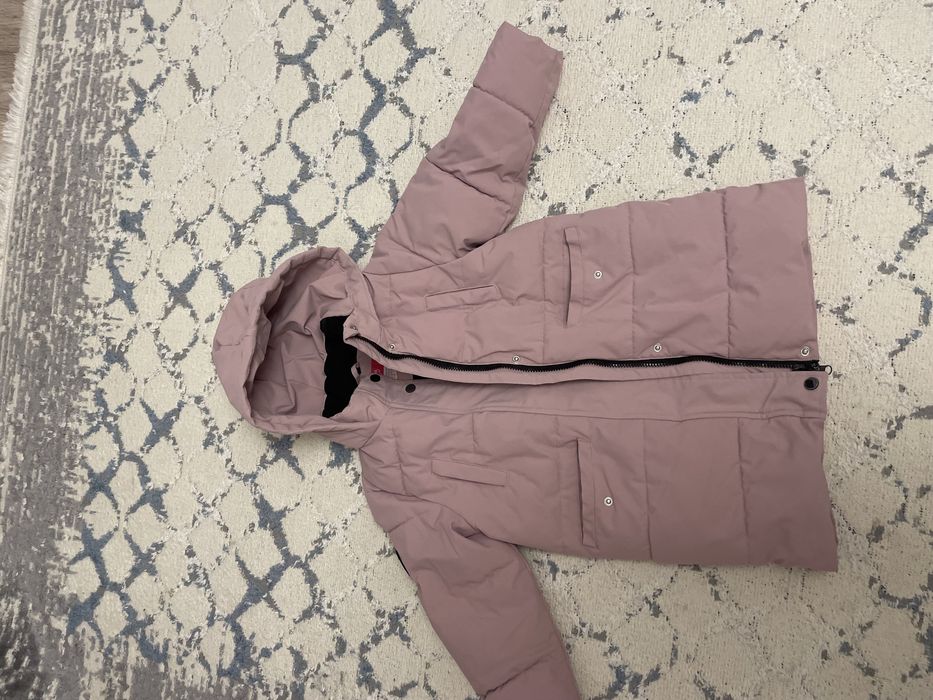 Продам куртку для девочек