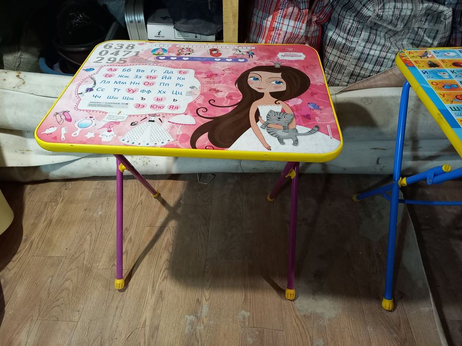 Продам детский школьный столик