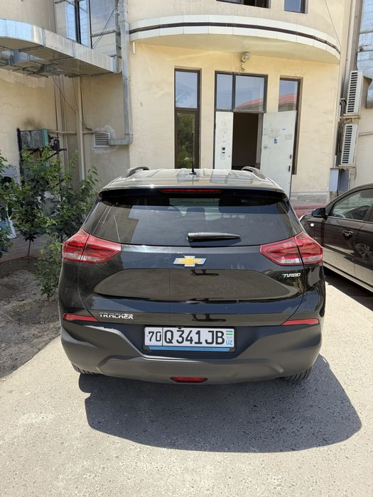 Tracker 2 Ls 2025 qora