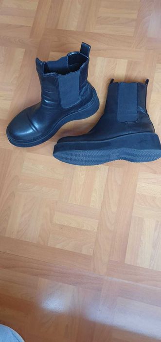 Ghete dama din piele, marimea 38 de la MANGO