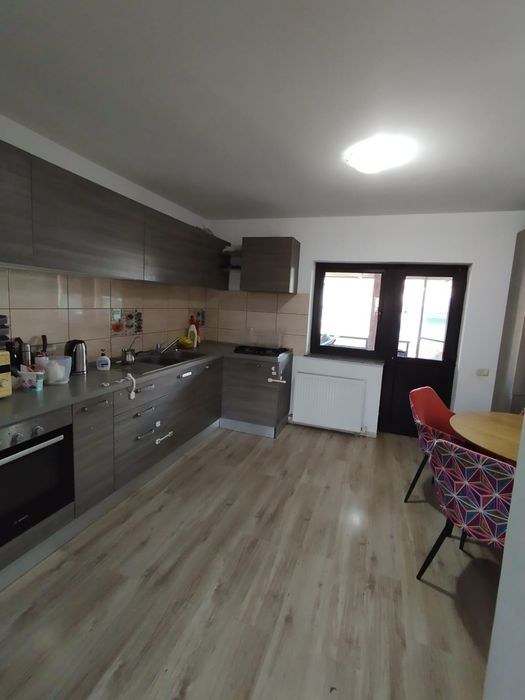 Casă de vânzare – complet mobilată, ideală pentru familie