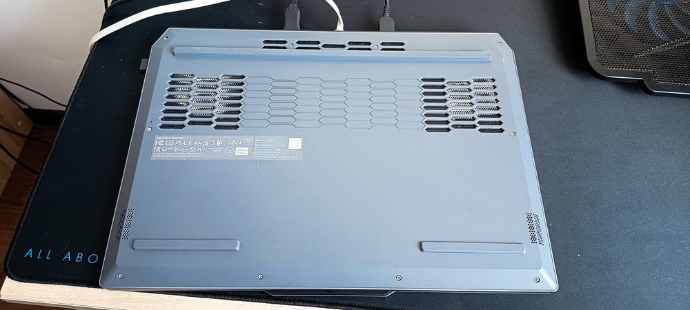 Se vinde Lap Top Lenovo LOQ
