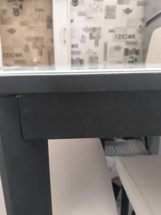 Стол и 4 стуля чорный и белый