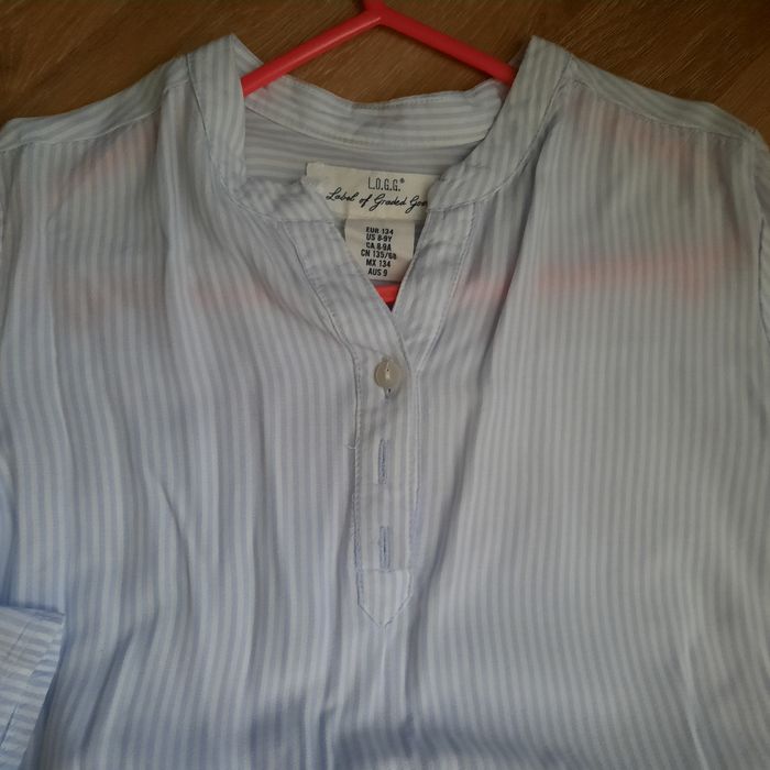 Vind cămașă și blugi în stare foarte buna