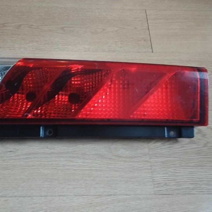 Ляв стоп за Iveco.