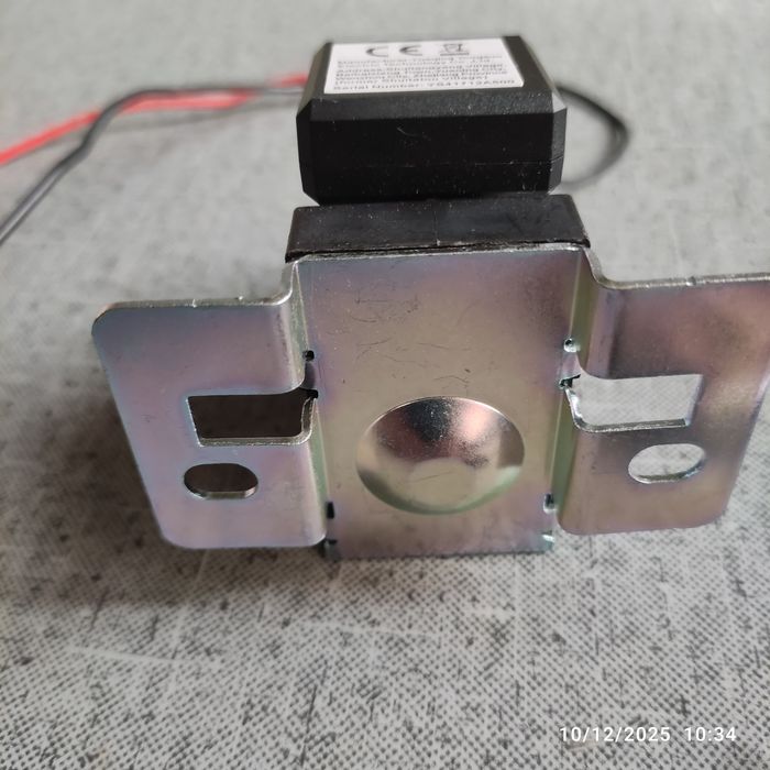 Интелигентен и мощен прекъсвач(ключ маса) с параметри 500А, 12 V.