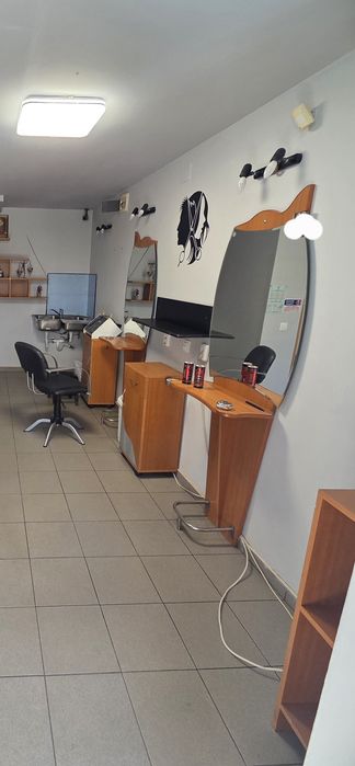 Vand post de coafură frizerie