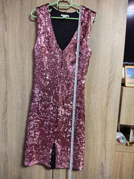 Rochie XS 34, H&M cu paiete pentru ocazii speciale