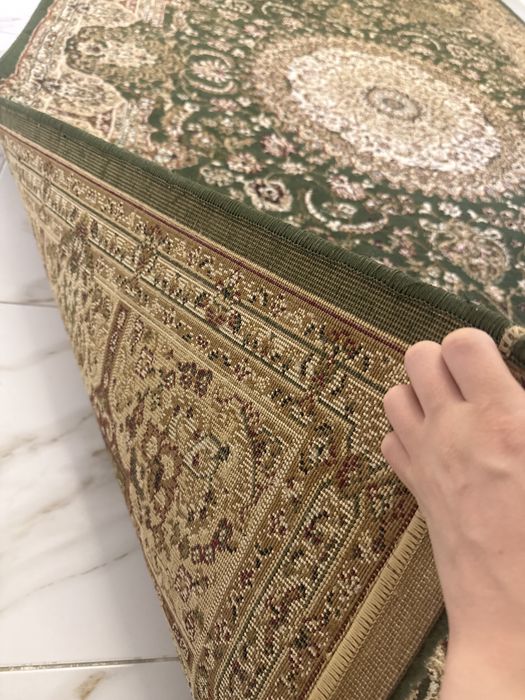 Ковер зеленый красивый