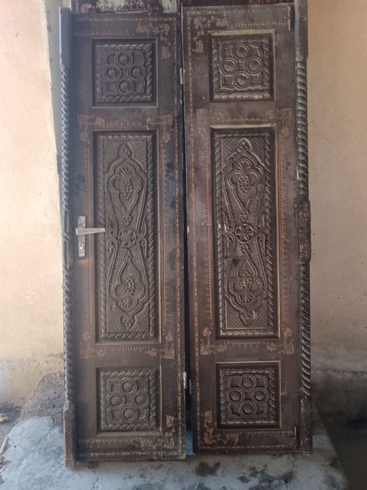 Eshiklar sotiladi