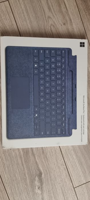 Tastatură Microsoft Surface Pro (Flex / cu spațiu pentru stilou) - Nouă, Layout Francez (AZERTY)