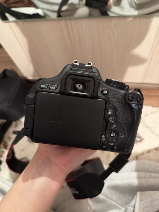 Canon EOS 600D EF-S 18–55mm