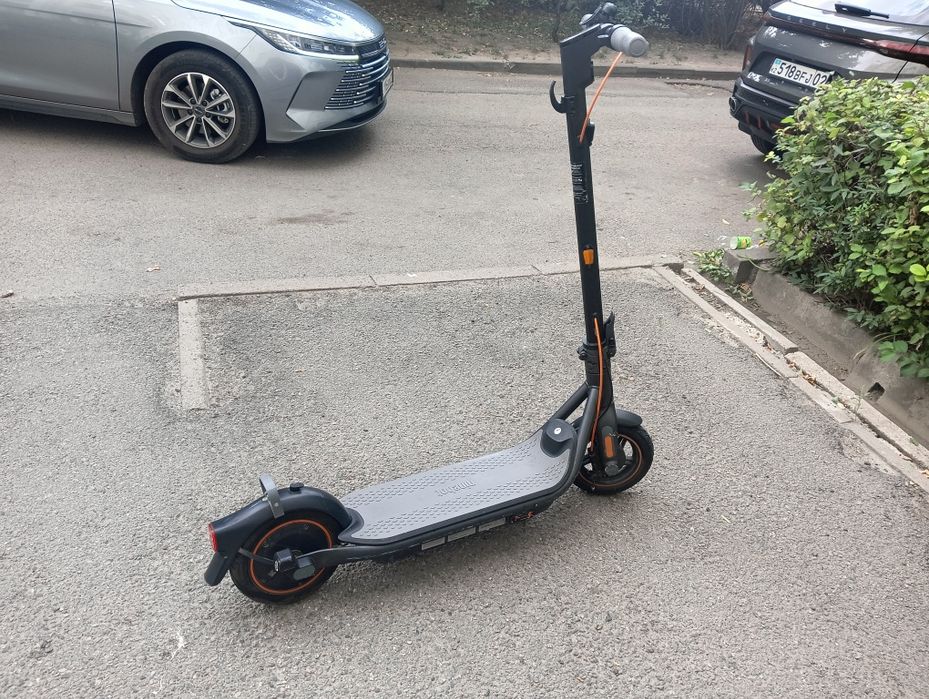 Самокат ninebot  F65U б/у
