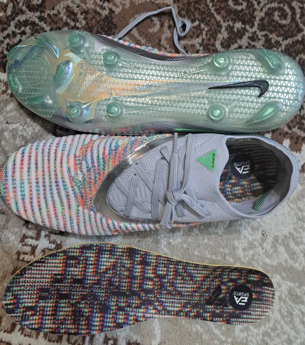 Ghete Fotbal Mercurial si Phantom