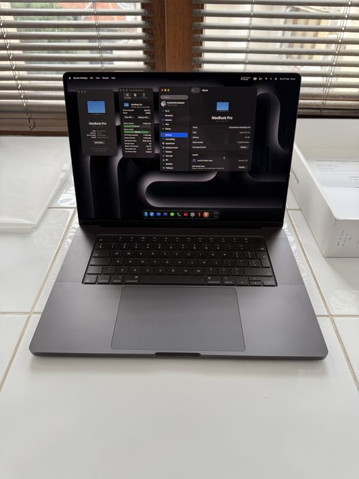 MacBook Pro 16" M4 Pro 14 CPU 20 GPU cores.